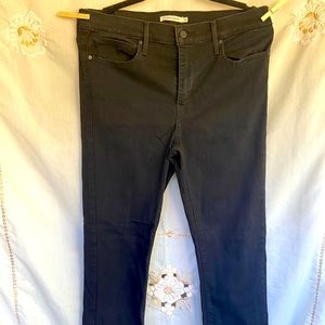 Slimming straight Levi’s women’s size 32 pants